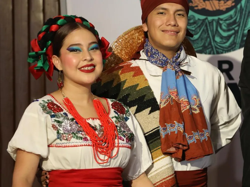 Celebración de la Feria de los Moles en el Gloria Molina Grand Park de Los Ángeles con la comunidad migrante