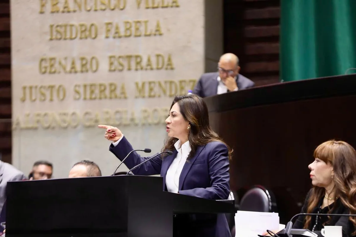 Nadia Navarro Acevedo interviene desde la tribuna de la Cámara de Diputados durante la Glosa del Informe de Gobierno en materia de política exterior